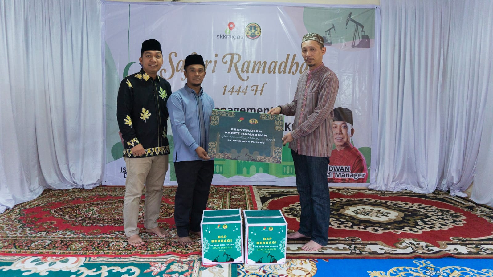 Bumi Siak Pusako Bagikan Paket Ramadan di Tapung Kampar