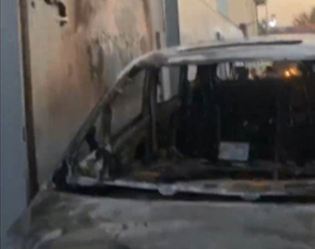 Mobil Mewah Via Vallen Dibakar Orang?