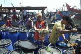 13 Kapal Ikan Diberikan Kepada Nelayan di NTT