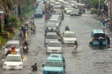 Banjir Pantura Hambat Distribusi Bahan Pokok ke Jabar