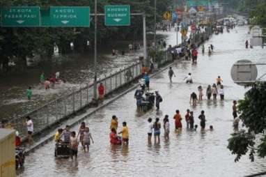 BPJS Ketenagakerjaan Salurkan Ikan Asin Untuk Korban Banjir