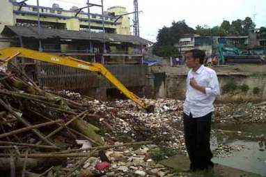 Warga Bantaran Ciliwung Serega Direlokasi