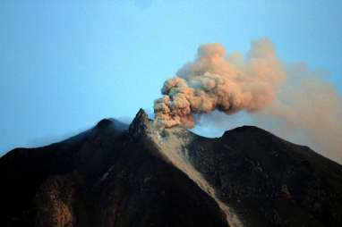 BNPB Lanjutkan Evakuasi Korban Awan Panas Sinabung