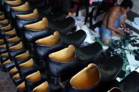 Pasokan Bahan Baku Kulit Minim, Industri Sepatu Kelabakan