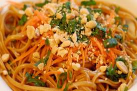 KULINER THAILAND: Ini Menu Unggulan PhonChang Thai Noodle