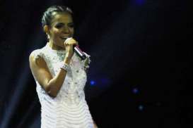 INDONESIAN IDOL 2014 TOP 5: Kelima Finalis Bawakan Lagu Melow