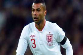 ASHLEY COLE Mundur dari Sepakbola Internasional