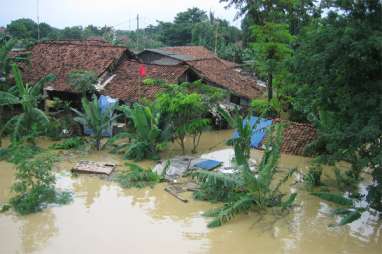 KAMPUNG MELAYU BANJIR: Genangan Menyusut, Warga Tetap Waspada