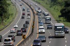 Tol Cipularang Arah Bandung Tersendat, Ada Truk Terguling