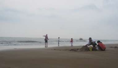 LIBUR LEBARAN 2014: Pantai Segara Sari Manggar dan Pantai Lamaru Sepi Pengunjung