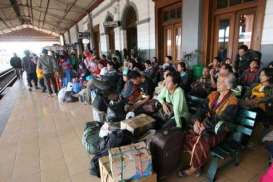 LEBARAN 2014: H+3,  Stasiun Gambir Masih Berangkatkan Pemudik