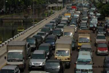 INFO LALU LINTAS: Arus Kendaraan Meningkat, Jalan Tol Jakarta Macet