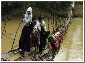 Ada 300  Jembatan Indiana Jones Di Lebak