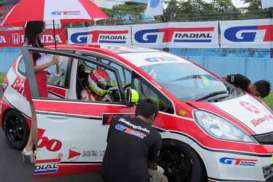 Pembalap Honda Racing Indonesia Menangi Seri IV Jazz Speed Challenge 9