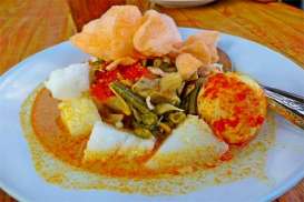 Lontong Sayur Jadi Menu Favorit di Grand Zuri Padang