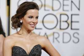 Kate Beckinsale Umumkan Nominasi Golden Globe Awards 2015