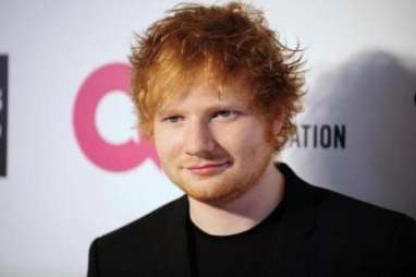 Ed Sheeran Bertahan di Puncak Tangga Album Inggris