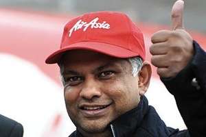 AIR ASIA QZ8501 HILANG: CEO Tony Fernandes Meluncur ke Surabaya