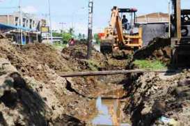 Wali Kota Tangerang Bongkar Paksa Bangunan yang Tutup Drainase