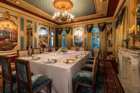 Disneyland Tawarkan Jamuan Makan Malam Rahasia Senilai Rp200 Juta