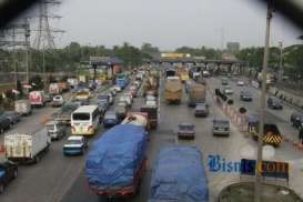 Hujan Deras, Tol Dalam Kota Padat Merayap, Arah Tanjung Priok Macet Total