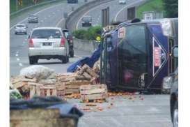 Tanggapi Kecelakaan di Jalan Tol, Jasa Marga Imbau Angkutan Umum Lebih Hati-hati