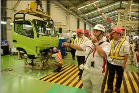 Pabrik Hino Distribusi Suku Cadang ke Depo di Kalimantan, Sumatra, Jawa