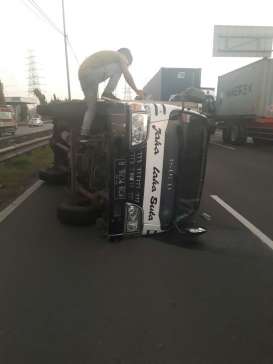 4 Kendaraan Tabrakan Beruntun di Simatupang, Lalin Tersendat