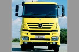 Mercedes Benz Kenalkan 4 Truk Baru di Balikpapan