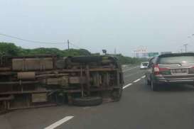 Truk Terguling di Tol Sedyatmo, Lalu Lintas Tersendat