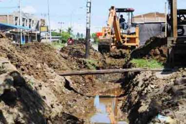 PU Makassar Bangun Manhole pada Saluran Drainase Kota