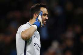 Claudio Bravo Absen Hingga Akhir Musim