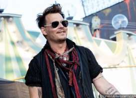 Malas Hafalkan Naskah Dialog, Johnny Depp Bayar Orang