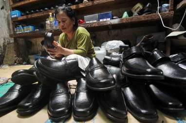 INDUSTRI SEPATU : Impor Tumbuh Pesat