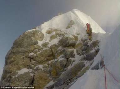 Hillary Step di Gunung Everest Roboh