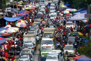 Jualan di Trotoar, Inilah Alasan Pedagang Pasar Tanah Abang