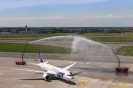 Maskapai Polandia LOT Polish Airlines Bidik Penerbangan Ke Jakarta & Singapura