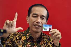 Bagi-Bagi KIP & PKH, Presiden Jokowi: Jangan Buat Beli Rokok & Pulsa Telepon