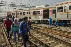 KRL Anjlok di Manggarai: Roda Depan ke Sudirman, Roda Belakang ke Cikini