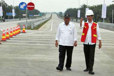 Tiga Tahun Berjalan,  Presiden Jokowi Resmikan 300 KM Jalan Tol