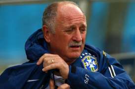 Mantan Pelatih Brasil Scolari Tinggalkan Guangzhou