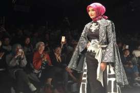Jakarta Fashion Week 2018 : Dian Pelangi Luncurkan Arsiran