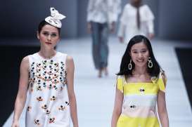 Koleksi Lebah Gloria Agatha di Jakarta Fashion Week 2018