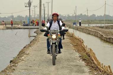 CATATAN HARIAN JOKOWI: Naik Motor Trail, dan Cerita Tentang Petani