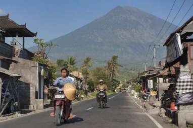 Letusan Gunung Agung Berpotensi Timbulkan Hujan Abu Lebat