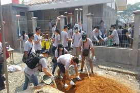 Hari Guru, Home Credit Perbaiki Sekolah di Ujung Kulon