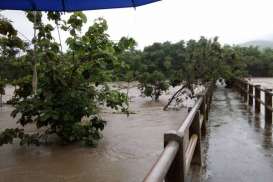 Jembatan di Desa Pundong Kabupaten Bantul Roboh Diterjang Banjir