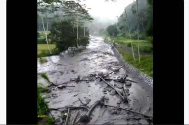 Gunung Agung Erupsi : Kementerian PUPR Mobilisasi Prasarana dan Sarana 