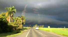 Penampakan 'Tangan Tuhan' Terlihat di Langit Australia, Asli Atau Ilusi Optik?