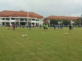 Latihan Perdana, Mario Gomez Belum Bisa Berikan Penilaian